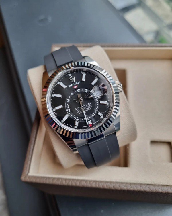 ROLEX SKY DWELLER OYSTERFLEX (SILVER BLACK)